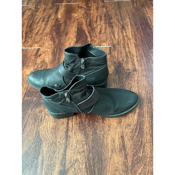 Blowfish Viten Black Ankle Boot, Low Heel Bootie, Size 9 Fall Booties - Picture 3 of 6